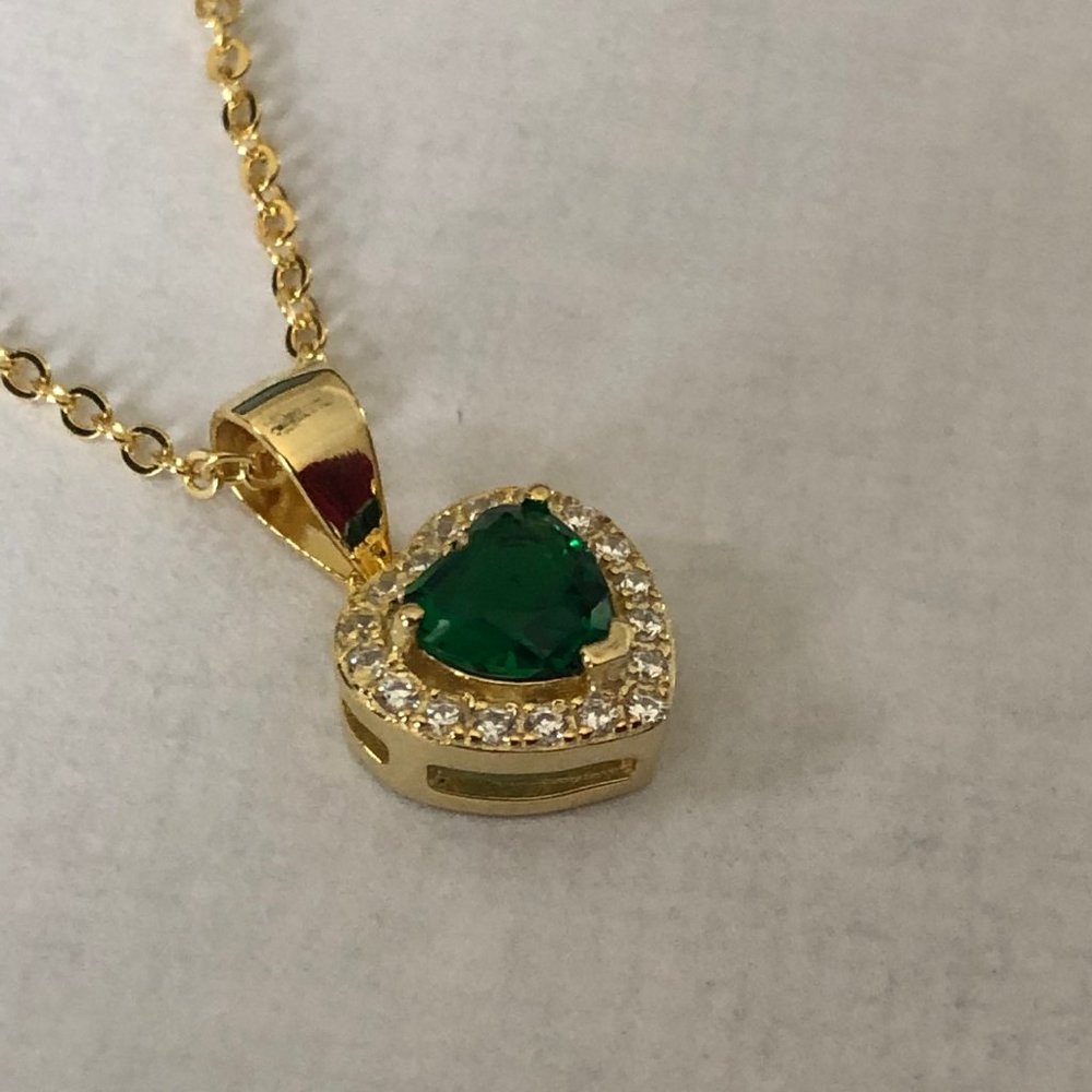 Synthetic emerald heart necklace with diamond